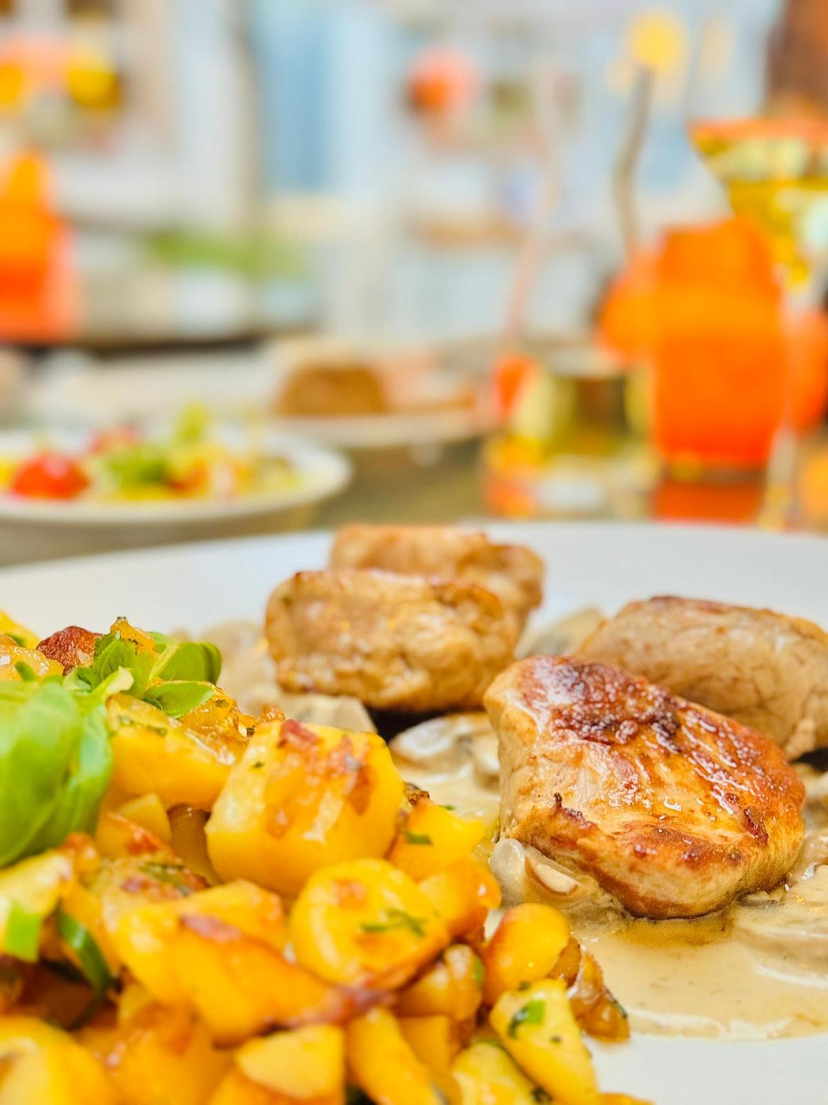 Essen 7 Frisch zubereitete Pasta mit Oliven im Wirtshaus Alt Coblenz